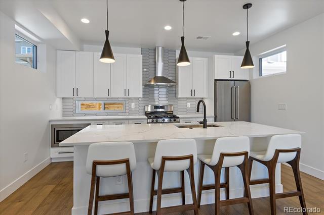 Building Photo - 2929 Lawrence St