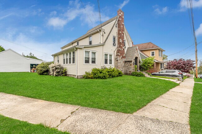 Primary Photo - 154 Temple St