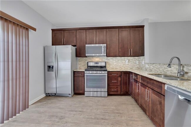 Building Photo - 13491 Spring View Dr