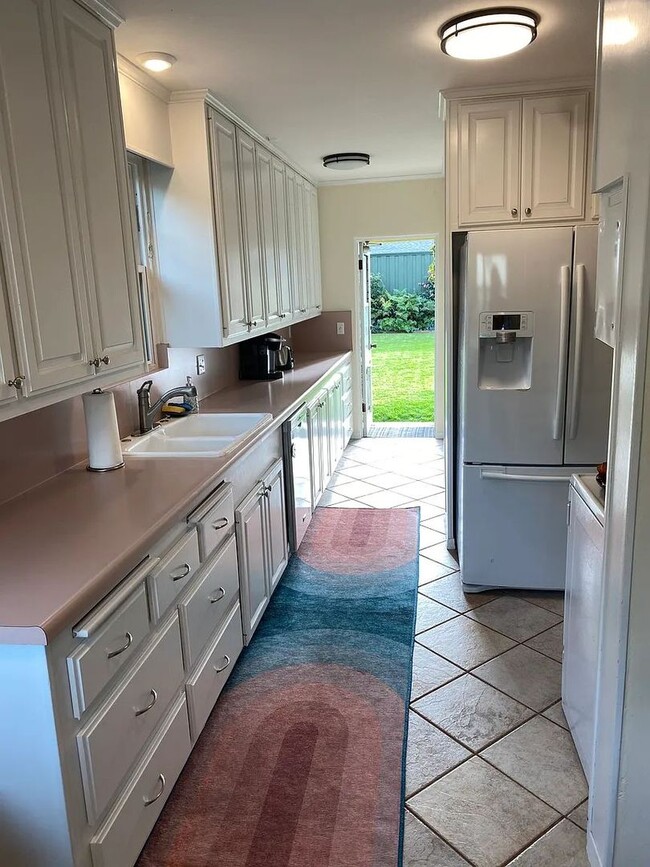 Building Photo - 4893 Niagara Ave