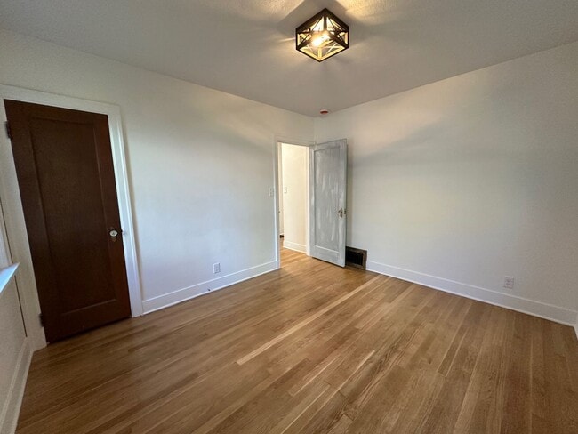 Building Photo - Wonderful 2+ Bedroom 1 Bath Shadle Area Home