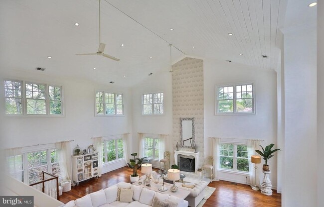 Building Photo - 6329 Linway Terrace