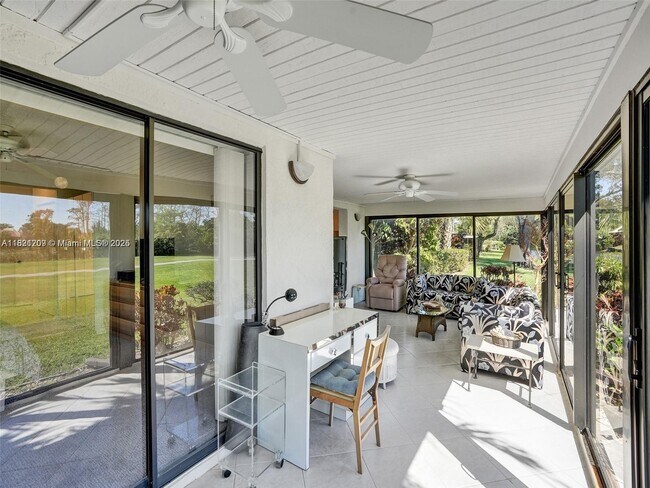 Building Photo - 8511 Casa Del Lago