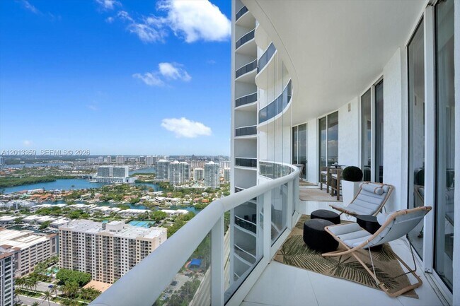 Building Photo - 15811 Collins Ave