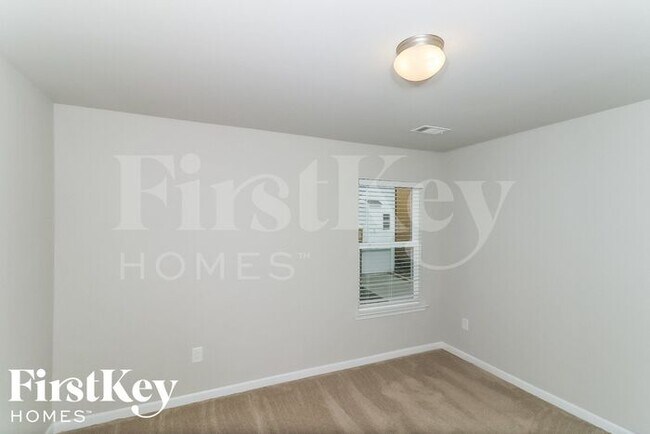 Building Photo - 325 Stoney Hollow Rd