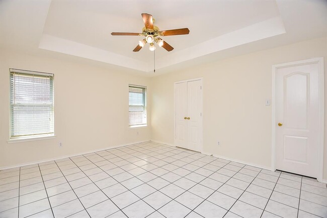 Building Photo - 12335 Shadowvista Dr