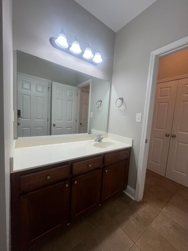 Building Photo - 128 Bentwood Cir
