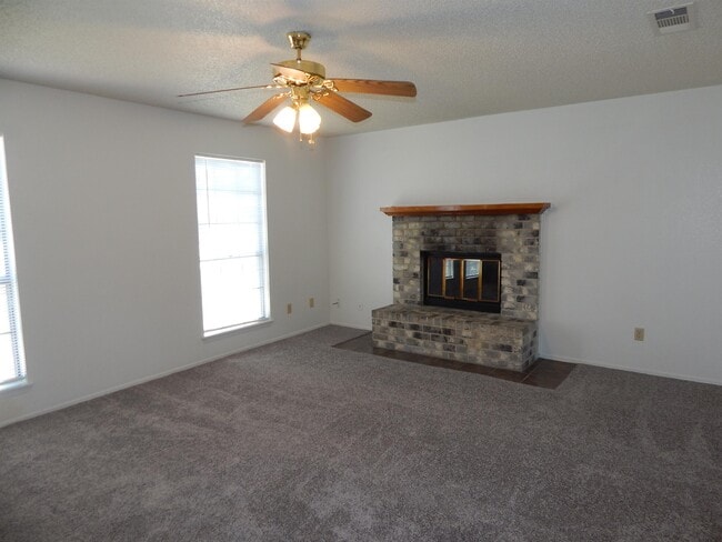Building Photo - 1613 Bobby Lee Dr