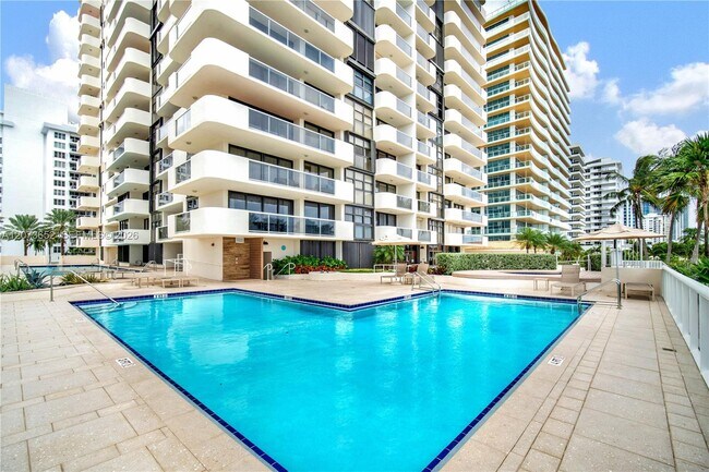 Building Photo - 5757 Collins Ave