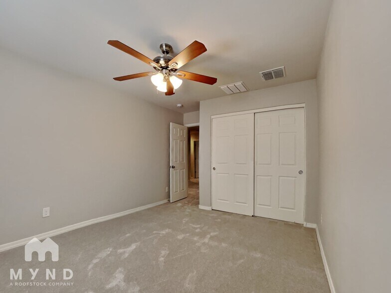 Building Photo - 5420 W Albeniz Pl
