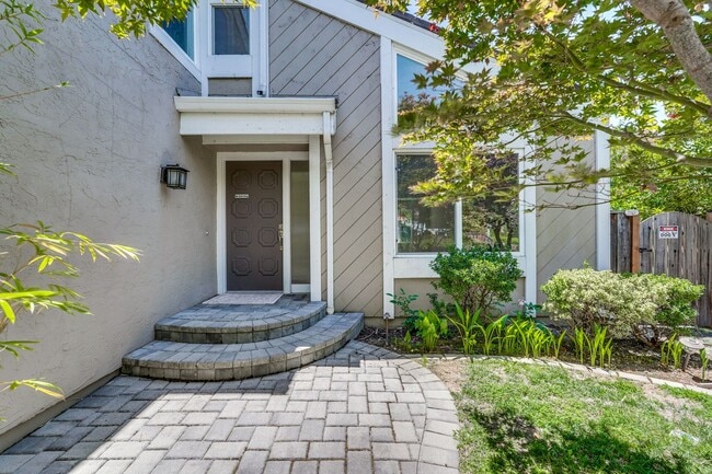 Building Photo - $8500-Mountain View  4 bedroom 3 baths in great neighborhood!