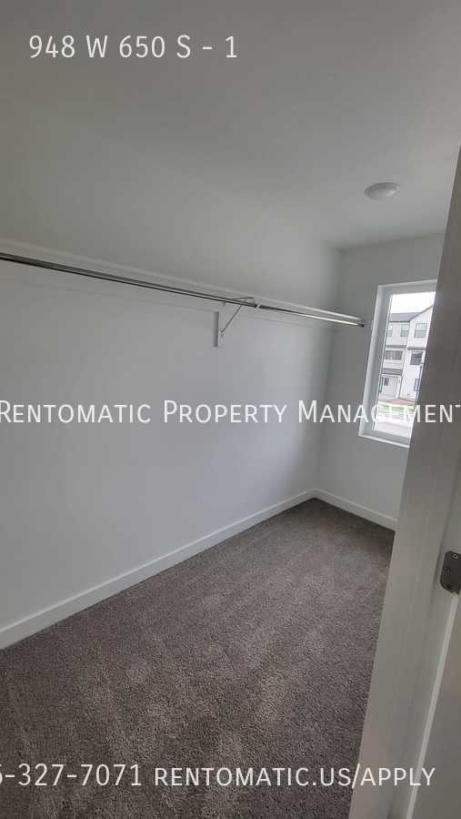 Building Photo - 948 W State Rd