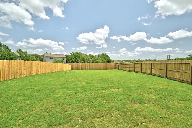 Building Photo - 106 N Richland Dr