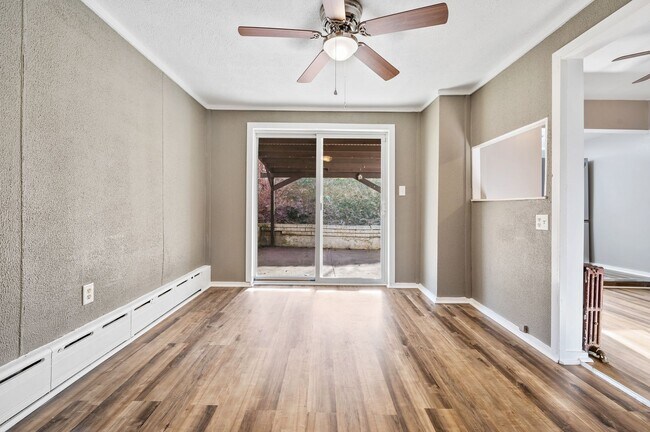 Building Photo - Updated 3 bedroom in Elliot Minutes from the West End Overlook!