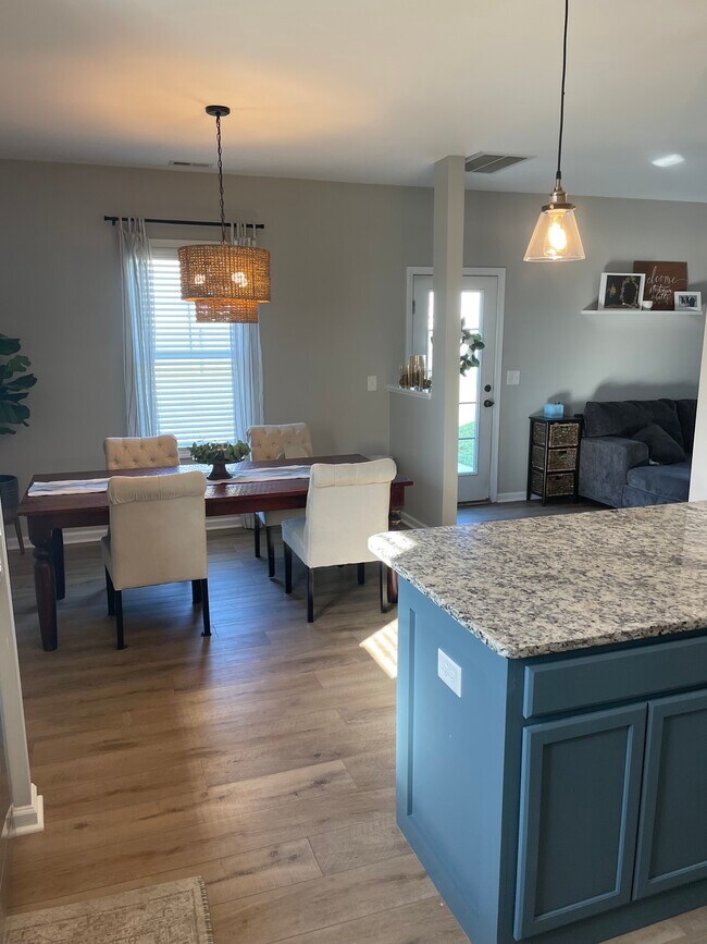 Building Photo - 311 Pebble Shore Dr