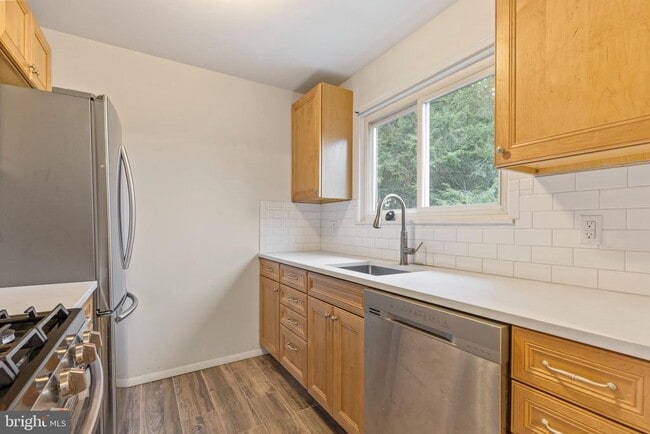 Building Photo - 209 Hillside Ave