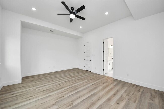 Building Photo - 8311 Venus St
