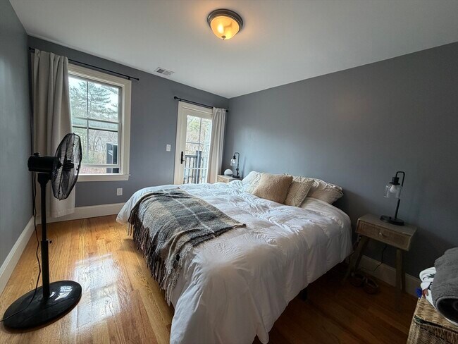 Building Photo - 324 East St