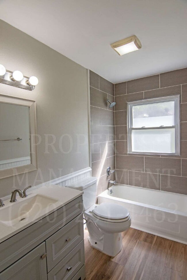 Building Photo - 3-Bedroom 1-Bathroom