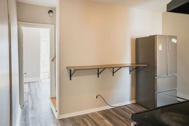 Building Photo - 906 N 4th St