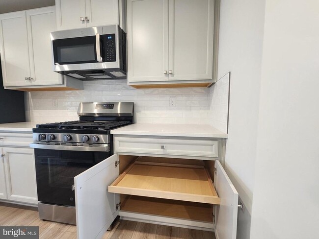 Building Photo - 377 Waterside Sq