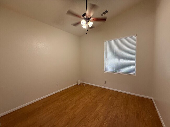 Building Photo - Gated Northshore Community Single Story Three Bedroom plus Den