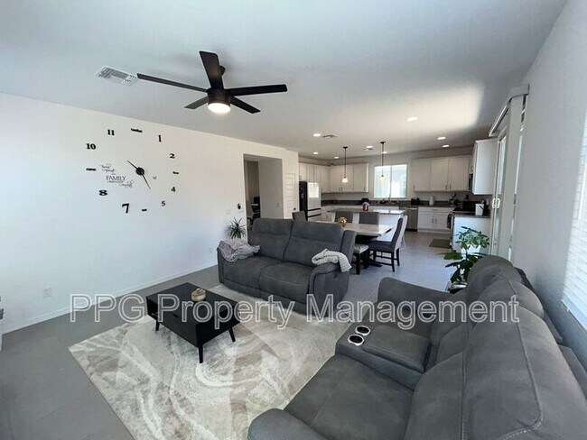 Building Photo - 14118 W Hackamore Dr