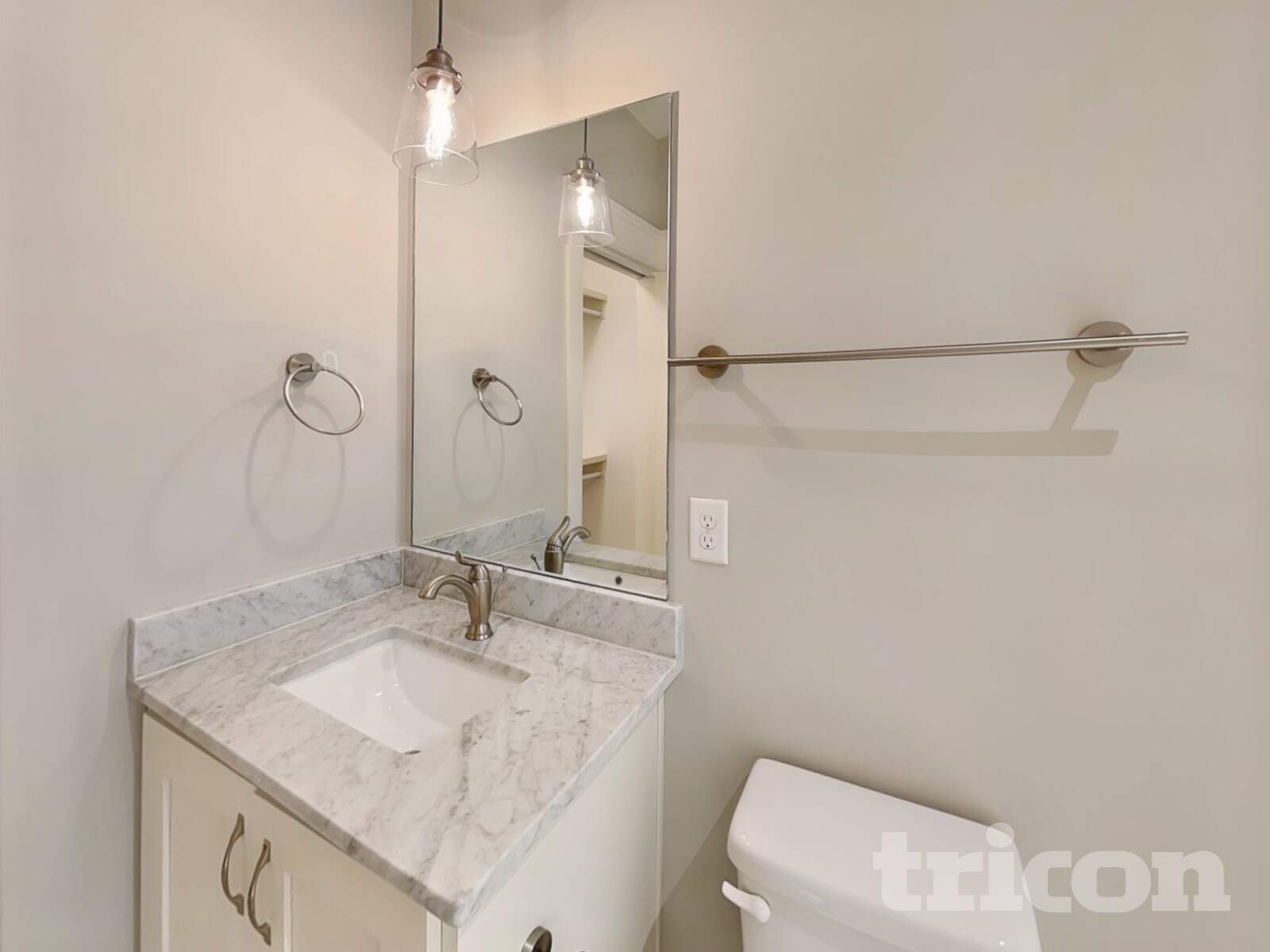 Building Photo - 1216 Hillwood Private Cove