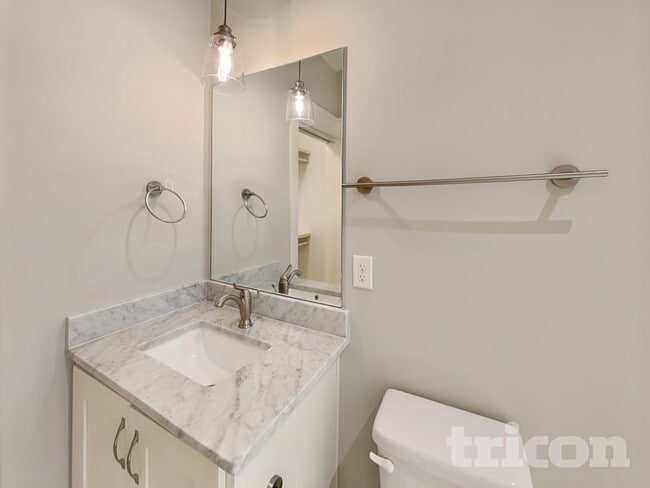 Building Photo - 1216 Hillwood Private Cove