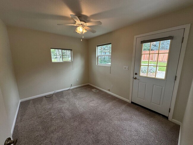 Building Photo - Country Home in Great Penn Valley Location...