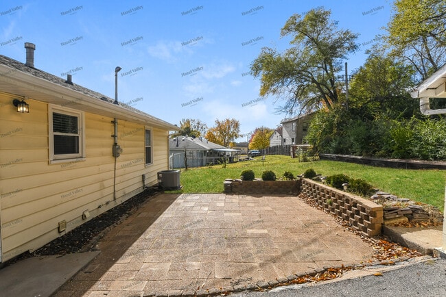 Building Photo - 1905 Mitchell Terrace