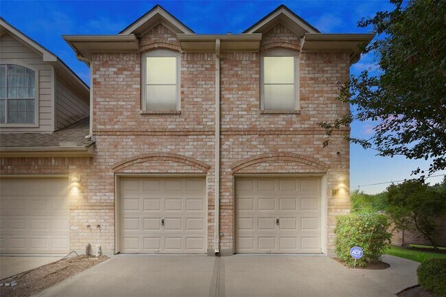 Building Photo - 1110 Enclave Square W