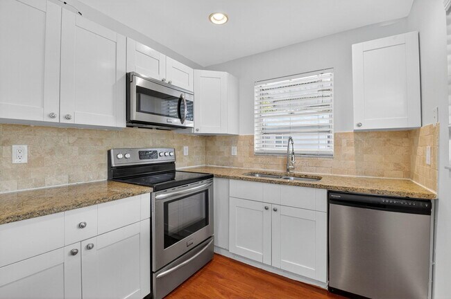 Building Photo - 801 Meadowlark Ln
