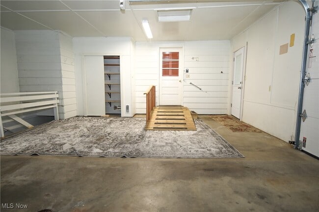 Building Photo - 734 Bond Ave