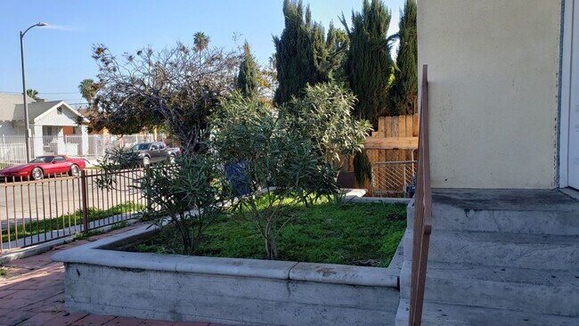 Building Photo - 83(430)