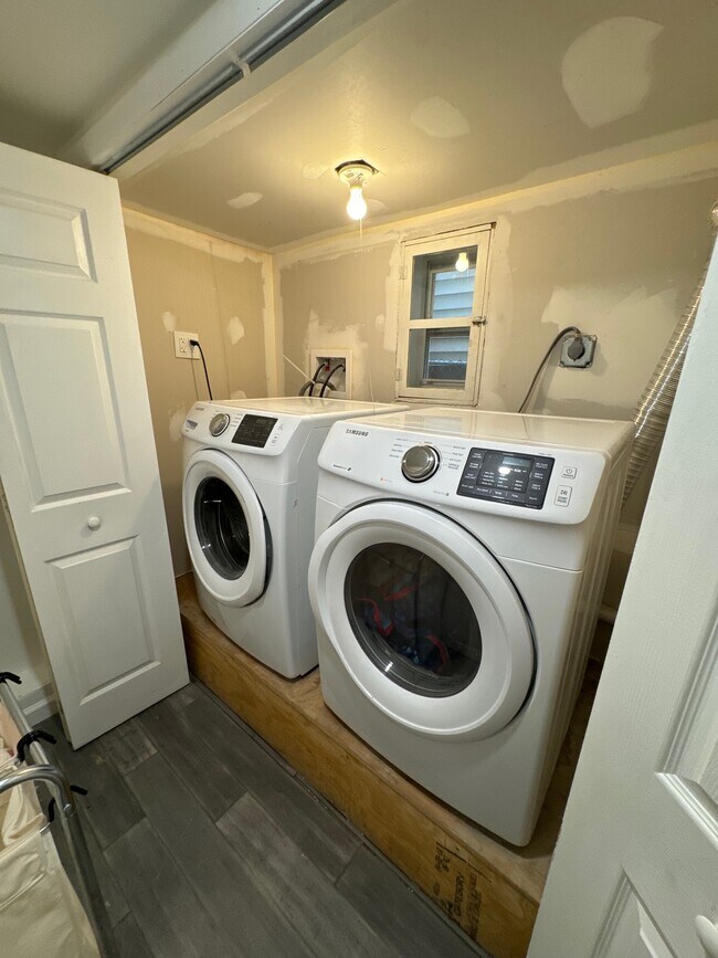 Building Photo - 110 Grace St