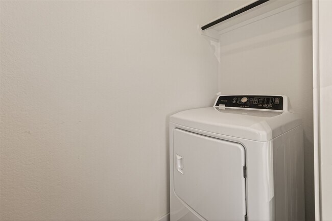 Building Photo - 6915 Lilac Vine Ln