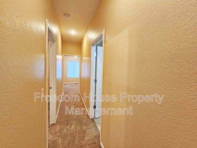 Building Photo - 1421 Star Rd