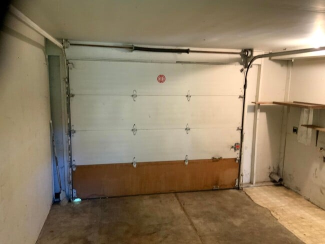 Building Photo - Two Bedroom Duplex in South Hills Area