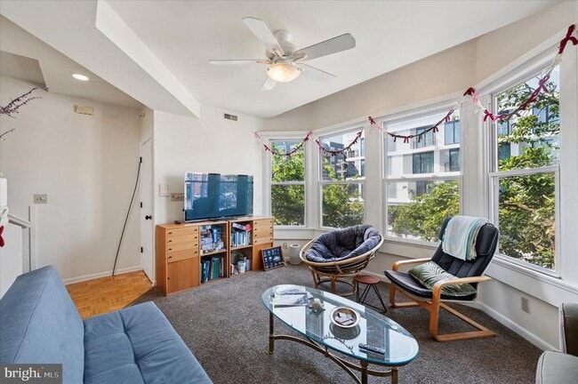 Building Photo - 3725 Lancaster Ave