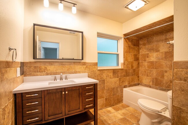 Building Photo - BEAUTIFUL 3 BEDROOMS SINGLE FAMILY HOME LO...