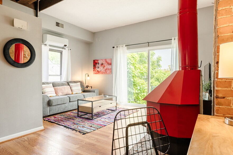 Building Photo - 962 Pavilion St