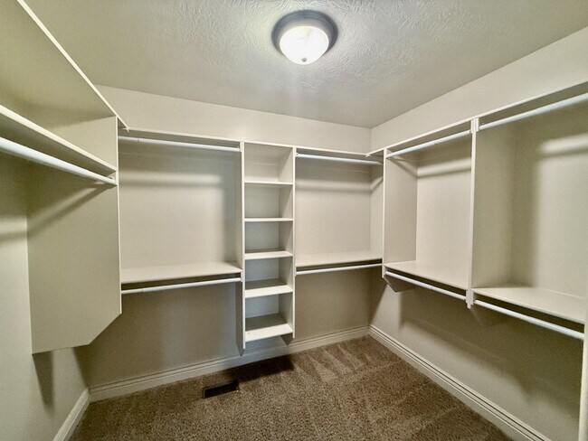 Building Photo - 2028 E 4500 S