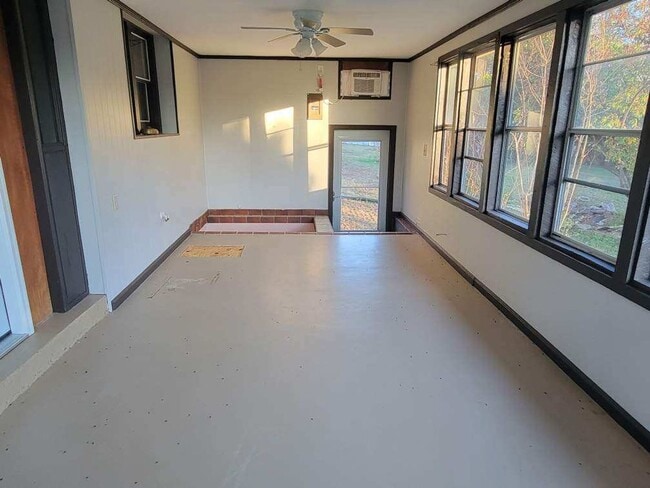 Building Photo - FOR LEASE - 3 Bed, 2 Bath, SINGLE-FAMILY HOME ON 5 ACRES IN LEBANON!