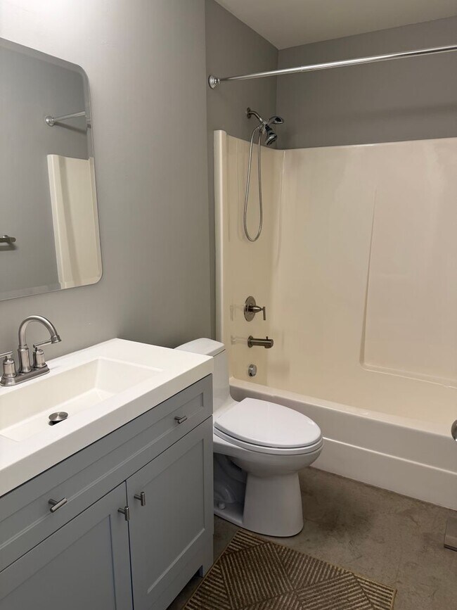 Building Photo - Rare Live/Work or Residential Opportunity in the Heart of North Oak Park!