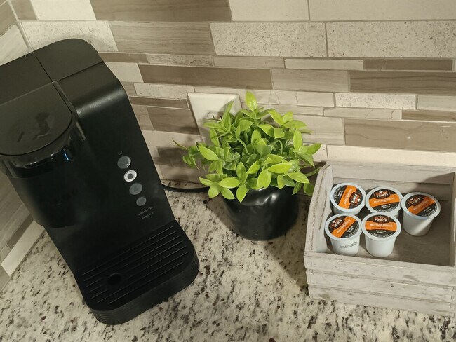 Building Photo - 20 Hawkins St