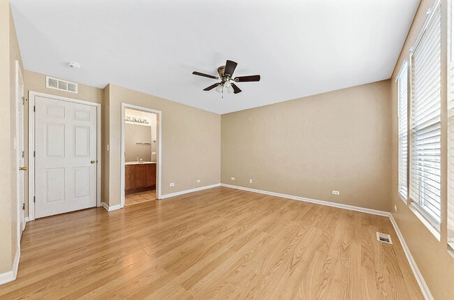 Building Photo - 633 Conservatory Ln