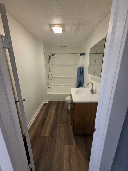 Bathroom - 607 Manchester St