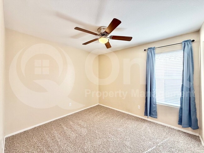 Building Photo - 1150 W Lark Dr
