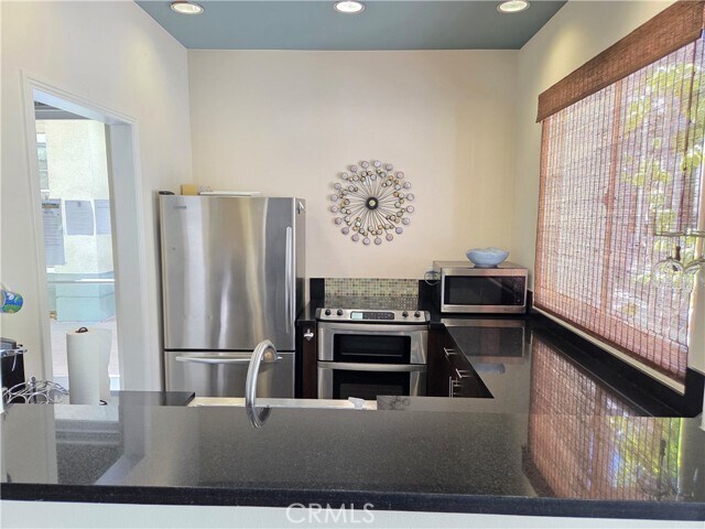 Building Photo - 2233 Martin